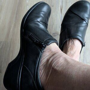 Clark's Collection black soft cushion slip ons size 9.